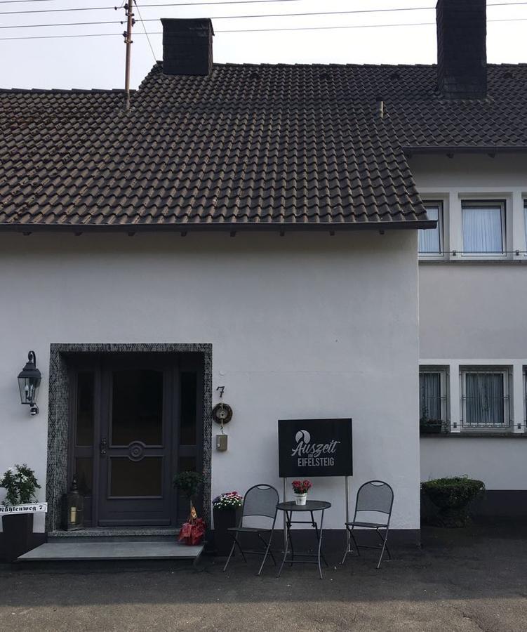 Auszeit Am Eifelsteig Hotel Daun Bagian luar foto